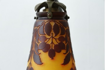 フランスアンティーク　Muller Freres Luneville(ミューラー兄弟)　草花文様が美しいガラスシェードのテーブルランプ　(R-086970)