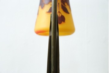 フランスアンティーク　Muller Freres Luneville(ミューラー兄弟)　草花文様が美しいガラスシェードのテーブルランプ　(R-086970)