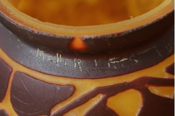 フランスアンティーク　Muller Freres Luneville(ミューラー兄弟)　草花文様が美しいガラスシェードのテーブルランプ　(R-086970)