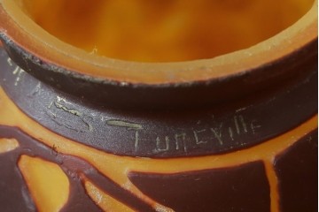 フランスアンティーク　Muller Freres Luneville(ミューラー兄弟)　草花文様が美しいガラスシェードのテーブルランプ　(R-086970)