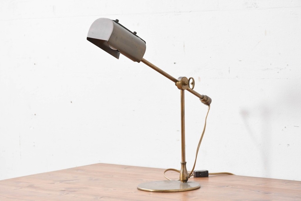 和製ヴィンテージ　山菊工芸　Pieterman(ピーターマン)　無骨さが魅力の真鍮製テーブルスタンド　(R-086972)