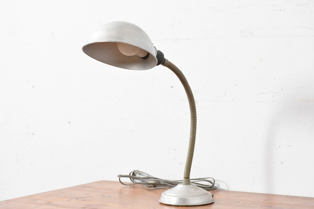 和製ヴィンテージ　希少な大型サイズ　インダストリアルなメタルシェードのデスクスタンド　(R-086973)