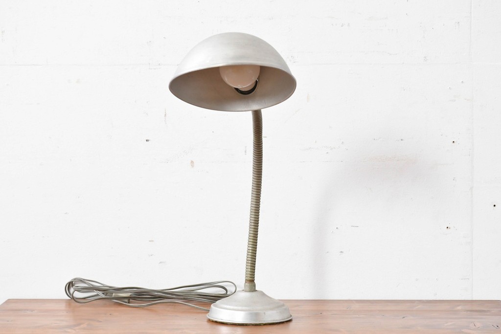 和製ヴィンテージ　希少な大型サイズ　インダストリアルなメタルシェードのデスクスタンド　(R-086973)