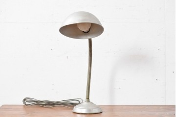 和製ヴィンテージ　希少な大型サイズ　インダストリアルなメタルシェードのデスクスタンド　(R-086973)