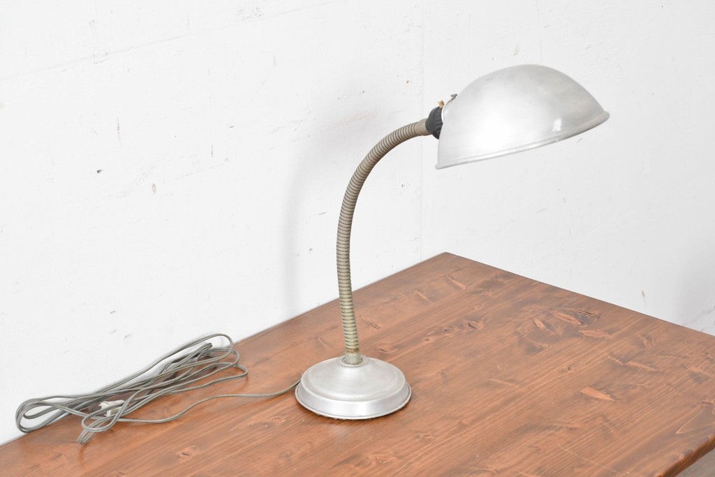 和製ヴィンテージ　希少な大型サイズ　インダストリアルなメタルシェードのデスクスタンド　(R-086973)