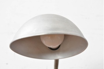 和製ヴィンテージ　希少な大型サイズ　インダストリアルなメタルシェードのデスクスタンド　(R-086973)