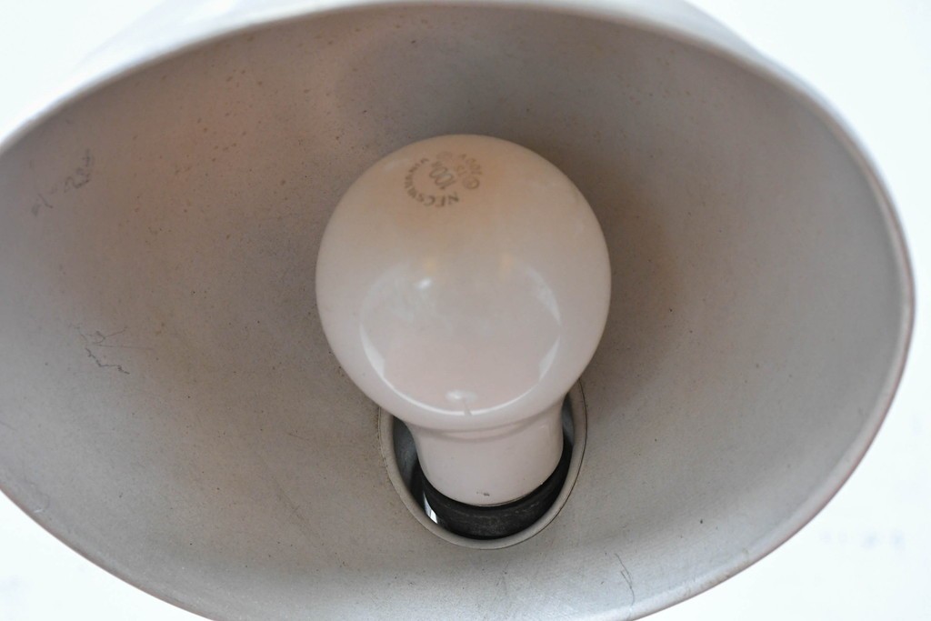 和製ヴィンテージ　希少な大型サイズ　インダストリアルなメタルシェードのデスクスタンド　(R-086973)