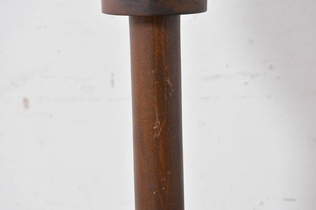 和製アンティーク　木製支柱×丸型シェードのレトロなテーブルスタンド　(R-086974)