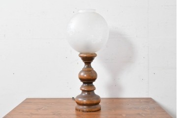 スペインヴィンテージ　優雅な挽き物脚のダマスク模様入りテーブルスタンド　(R-086975)