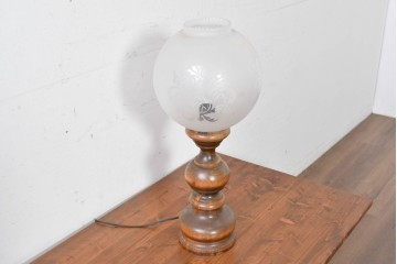 スペインヴィンテージ　優雅な挽き物脚のダマスク模様入りテーブルスタンド　(R-086975)