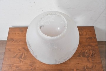 スペインヴィンテージ　優雅な挽き物脚のダマスク模様入りテーブルスタンド　(R-086975)