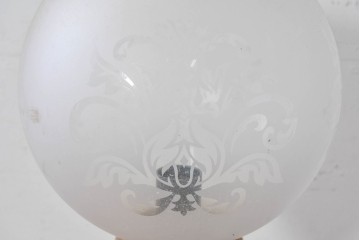 スペインヴィンテージ　優雅な挽き物脚のダマスク模様入りテーブルスタンド　(R-086975)