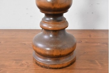 スペインヴィンテージ　優雅な挽き物脚のダマスク模様入りテーブルスタンド　(R-086975)