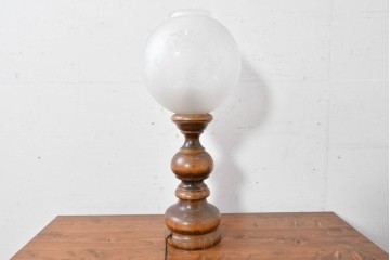 スペインヴィンテージ　優雅な挽き物脚のダマスク模様入りテーブルスタンド　(R-086975)