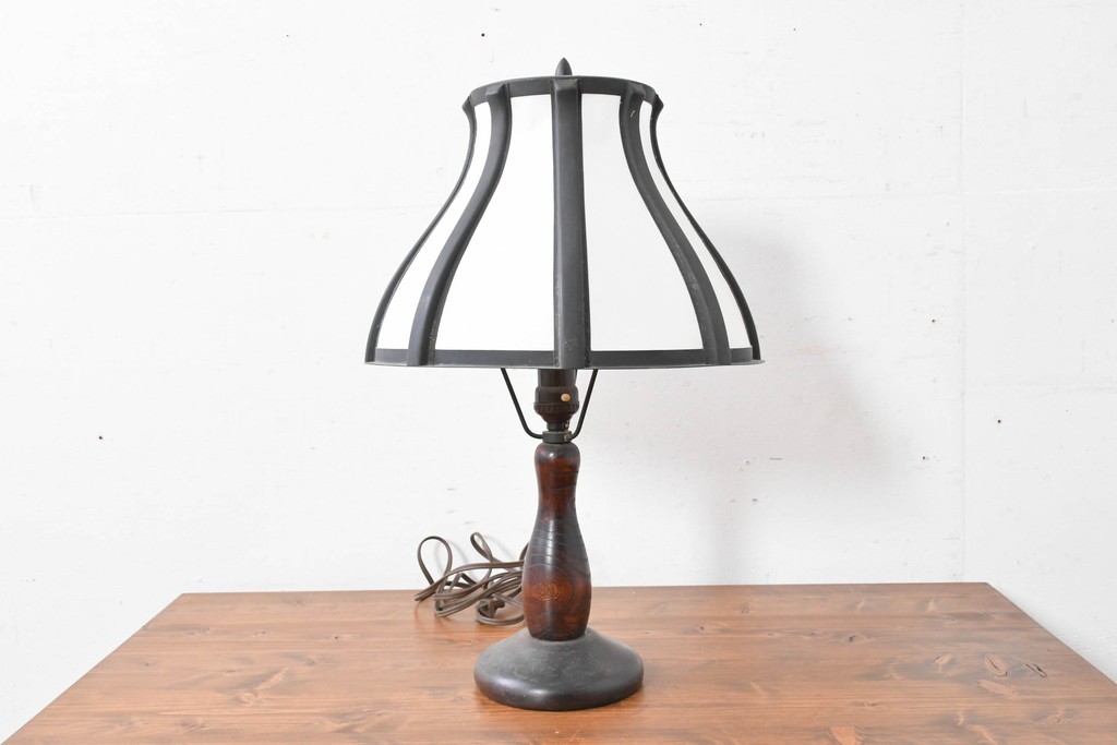 和製ヴィンテージ　柳沢木工所　金属フレーム×和紙張りの上品なテーブルランプ　(R-086976)