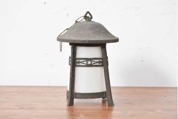 《引っ掛けシーリング式ペンダントライト加工費込み》　和製アンティーク　乳白ガラスに和の透かし細工があしらわれた吊り灯篭型ペンダントライト　(R-086977)