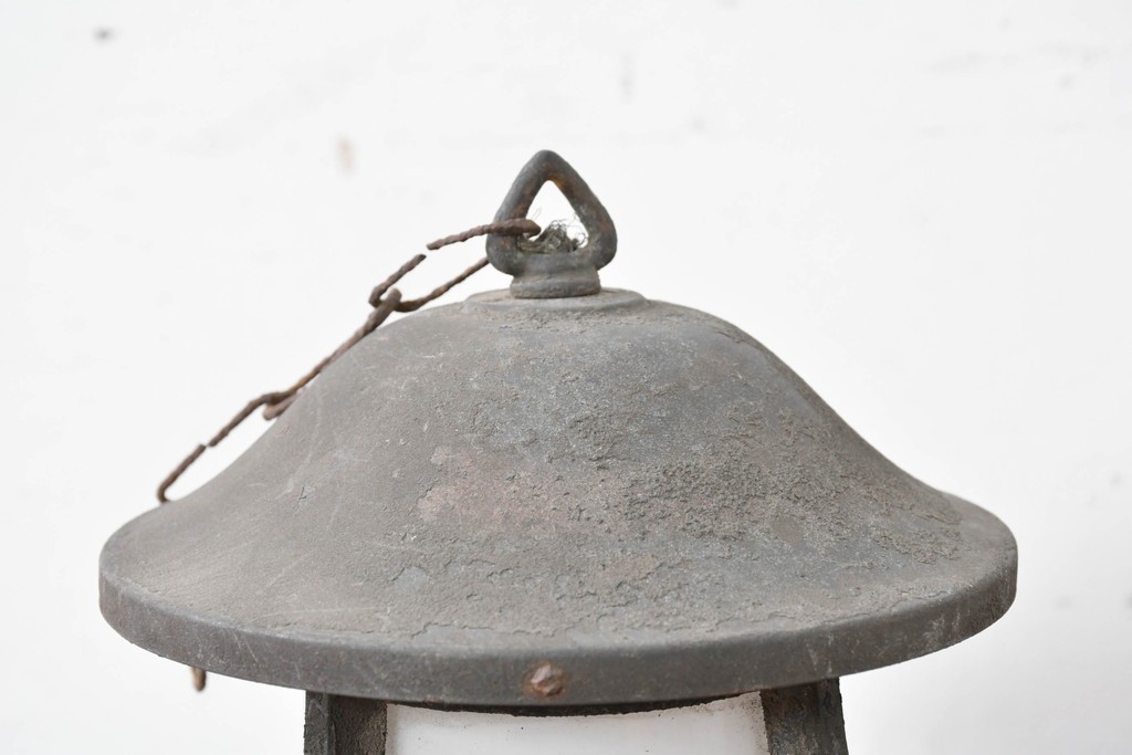 《引っ掛けシーリング式ペンダントライト加工費込み》　和製アンティーク　乳白ガラスに和の透かし細工があしらわれた吊り灯篭型ペンダントライト　(R-086977)