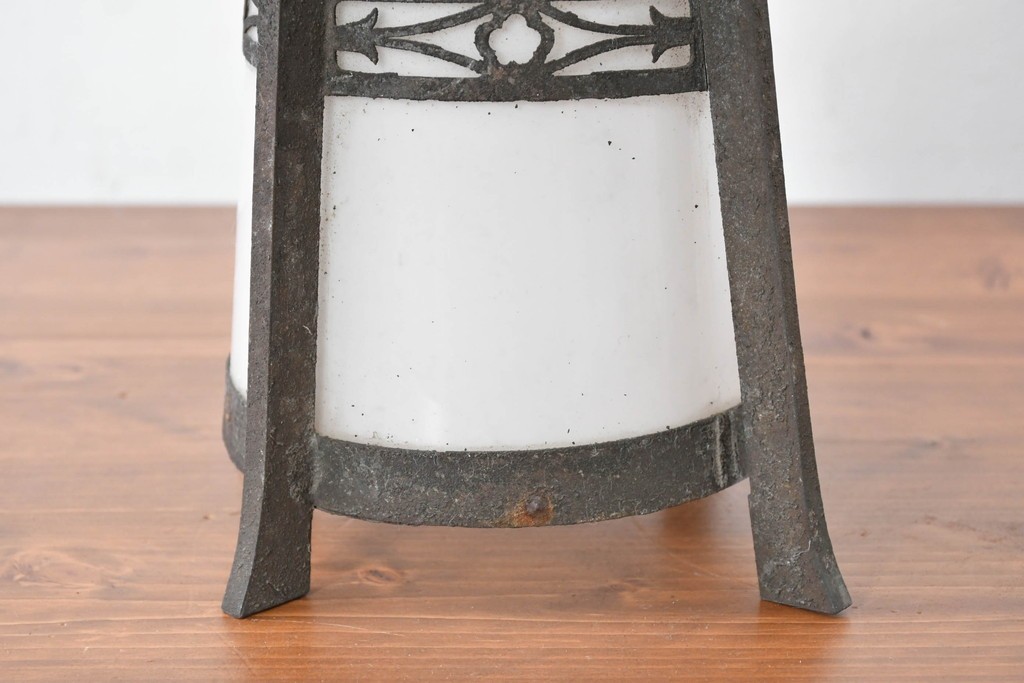 《引っ掛けシーリング式ペンダントライト加工費込み》　和製アンティーク　乳白ガラスに和の透かし細工があしらわれた吊り灯篭型ペンダントライト　(R-086977)