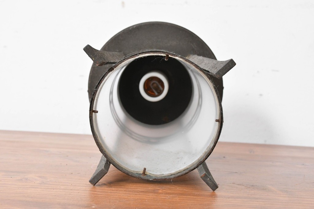 《引っ掛けシーリング式ペンダントライト加工費込み》　和製アンティーク　乳白ガラスに和の透かし細工があしらわれた吊り灯篭型ペンダントライト　(R-086977)