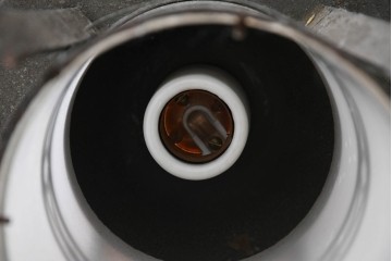 《引っ掛けシーリング式ペンダントライト加工費込み》　和製アンティーク　乳白ガラスに和の透かし細工があしらわれた吊り灯篭型ペンダントライト　(R-086977)