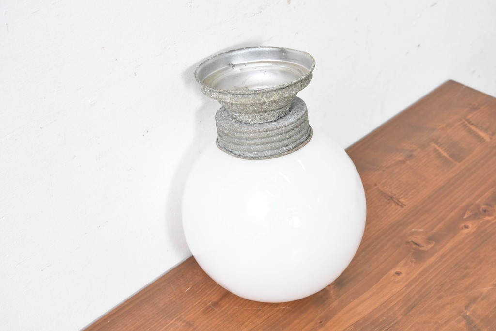 和製アンティーク　乳白色の球体シェードが印象的なシーリングライト　(R-086979)