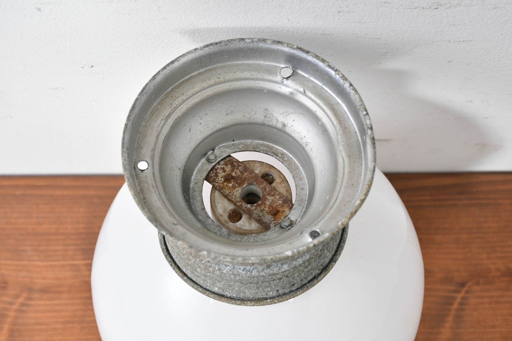 和製アンティーク　乳白色の球体シェードが印象的なシーリングライト　(R-086979)