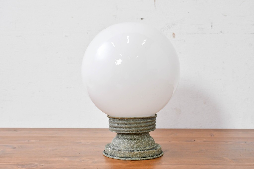 和製アンティーク　乳白色の球体シェードが印象的なシーリングライト　(R-086979)