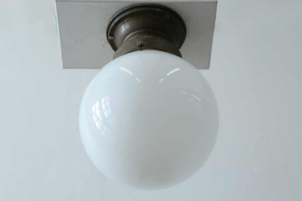 和製アンティーク　素朴な金具と球体シェードのシーリングライト　(R-086981)