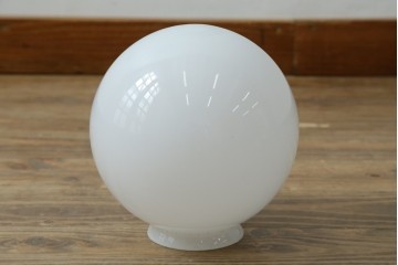 和製アンティーク　素朴な金具と球体シェードのシーリングライト　(R-086981)