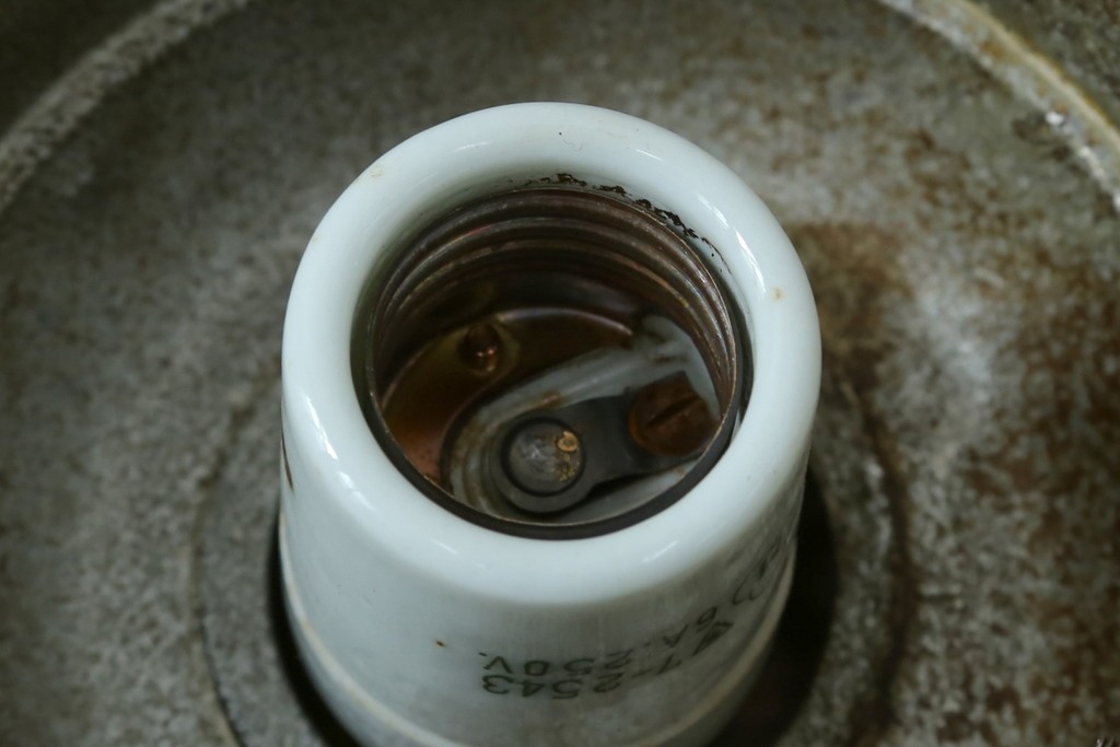 和製アンティーク　素朴な金具と球体シェードのシーリングライト　(R-086981)