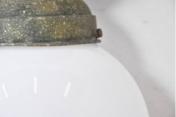 和製アンティーク　乳白色の球体シェードが可愛らしいシーリングライト　(R-086985)