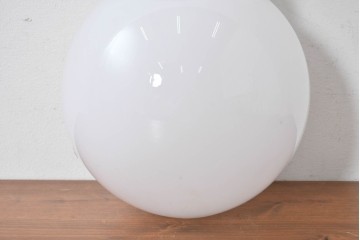 和製アンティーク　乳白色の球体シェードが可愛らしいシーリングライト　(R-086985)