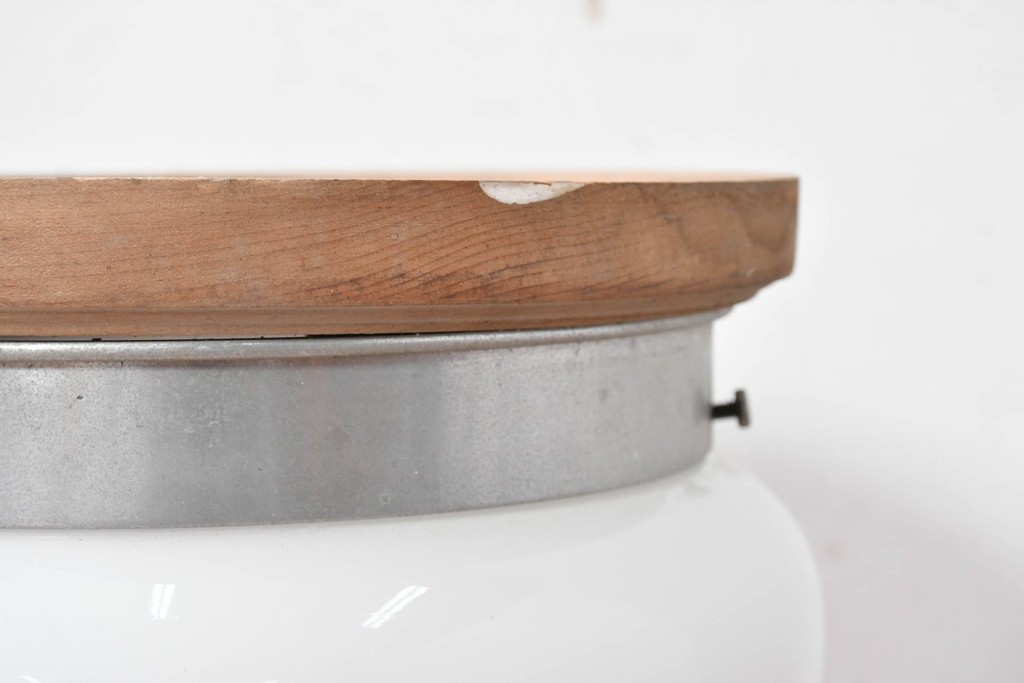 和製アンティーク　木製台座が温かみを添えるレトロなシーリングライト　(R-086987)