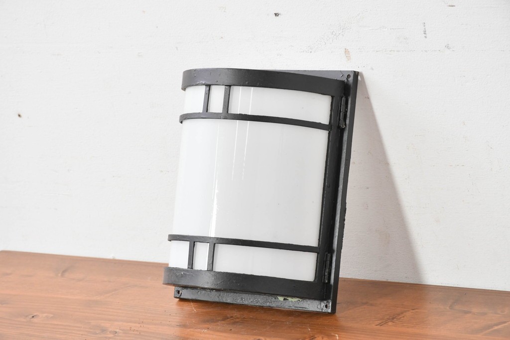 和製アンティーク　ブラックフレームが格好いいウォールライトカバー　(R-086989)