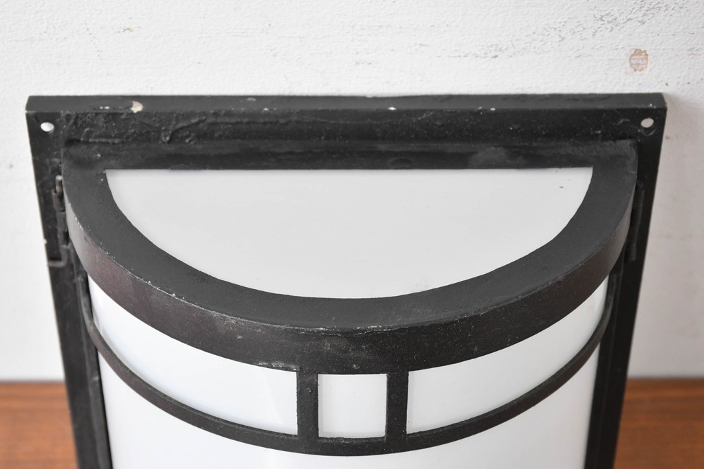 和製アンティーク　ブラックフレームが格好いいウォールライトカバー　(R-086989)