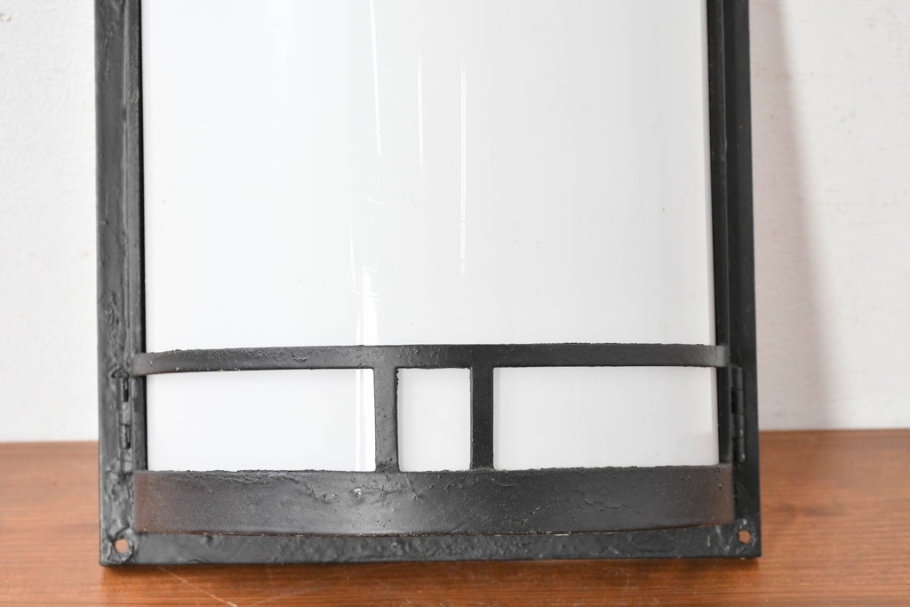 和製アンティーク　ブラックフレームが格好いいウォールライトカバー　(R-086989)