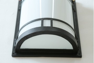 和製アンティーク　ブラックフレームが格好いいウォールライトカバー　(R-086989)