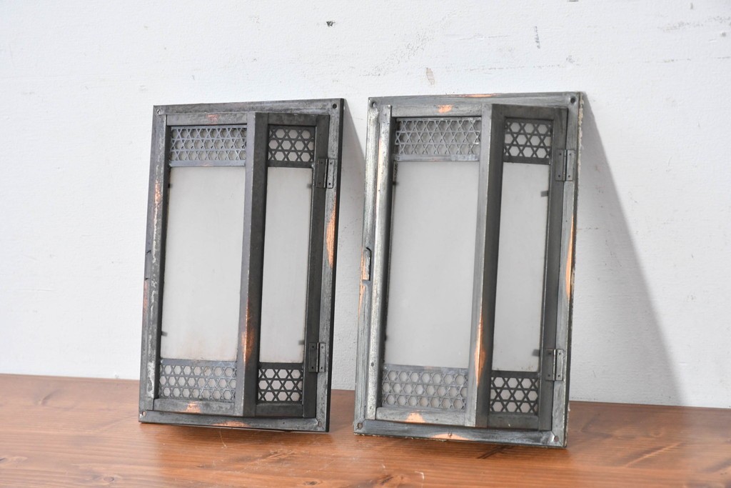 和製アンティーク　幾何学模様が印象的なウォールライトカバー2個セット　(R-086990)