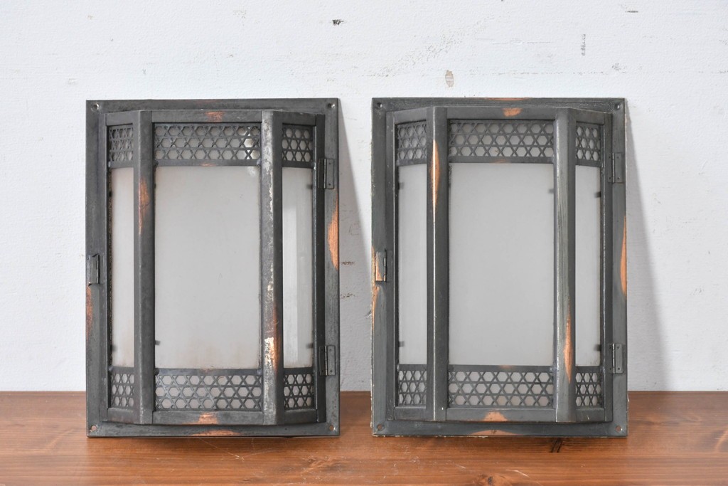 和製アンティーク　幾何学模様が印象的なウォールライトカバー2個セット　(R-086990)