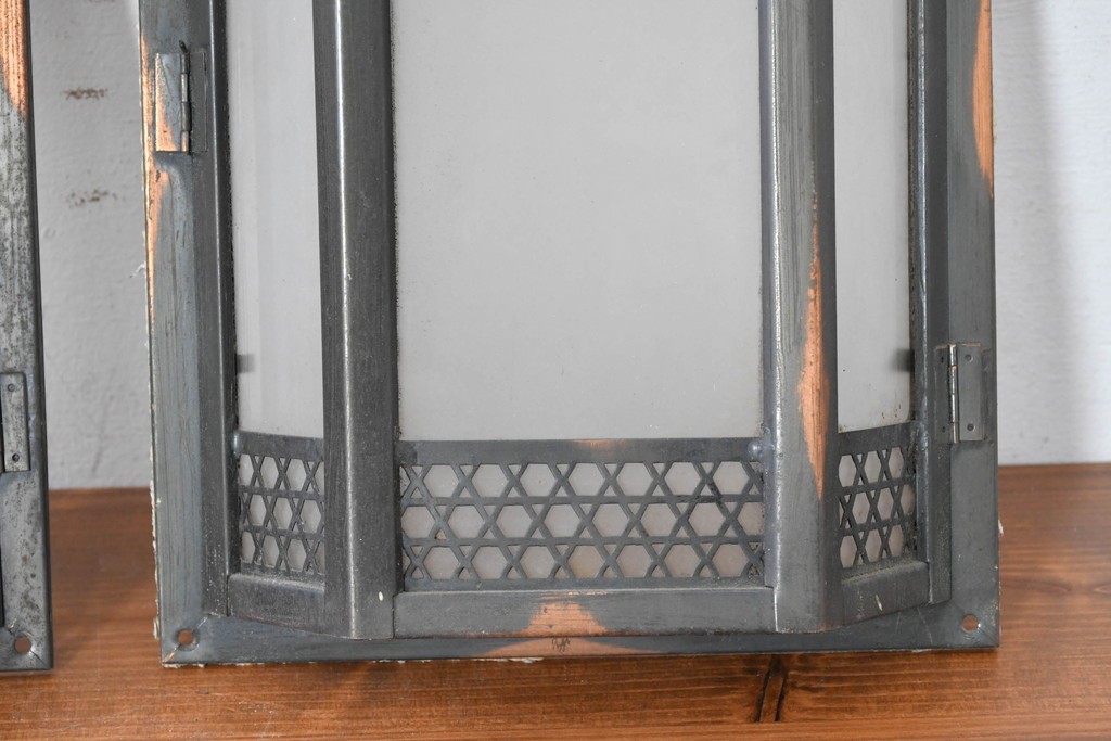 和製アンティーク　幾何学模様が印象的なウォールライトカバー2個セット　(R-086990)