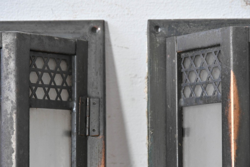 和製アンティーク　幾何学模様が印象的なウォールライトカバー2個セット　(R-086990)