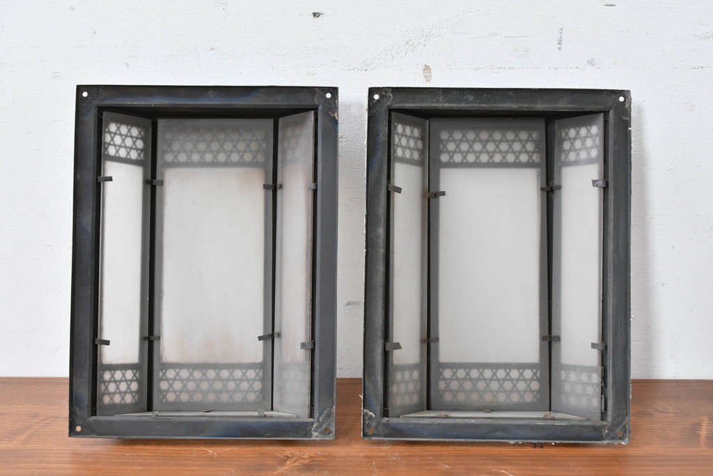 和製アンティーク　幾何学模様が印象的なウォールライトカバー2個セット　(R-086990)