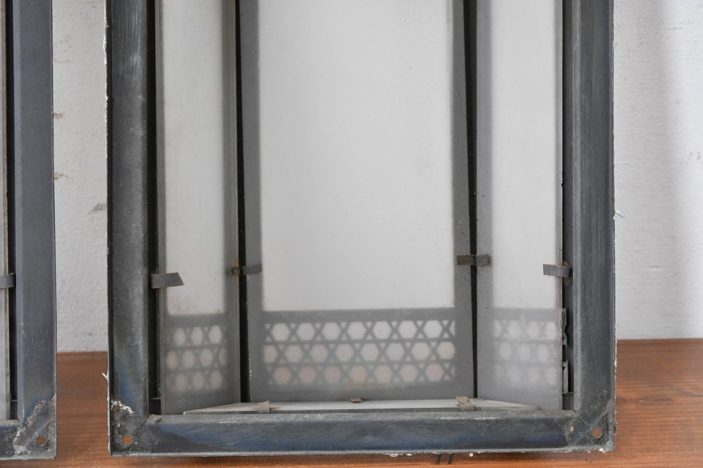 和製アンティーク　幾何学模様が印象的なウォールライトカバー2個セット　(R-086990)