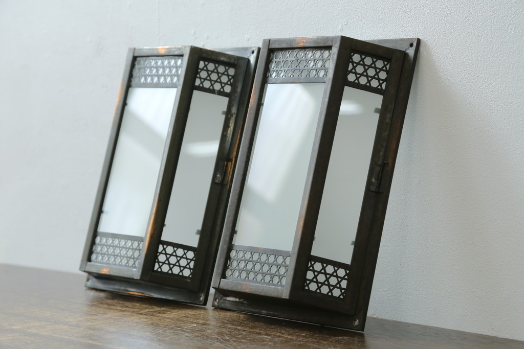 和製アンティーク　幾何学模様が印象的なウォールライトカバー2個セット　(R-086990)