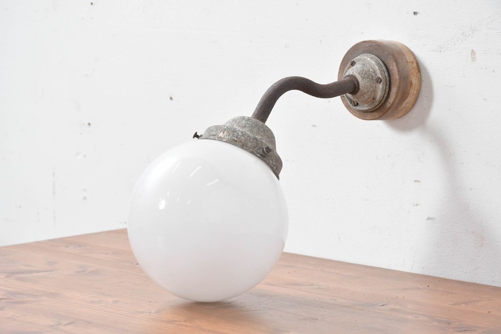 和製アンティーク　球体型ガラスシェードのウォールライト　(R-086991)