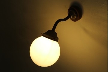 和製アンティーク　球体型ガラスシェードのウォールライト　(R-086991)