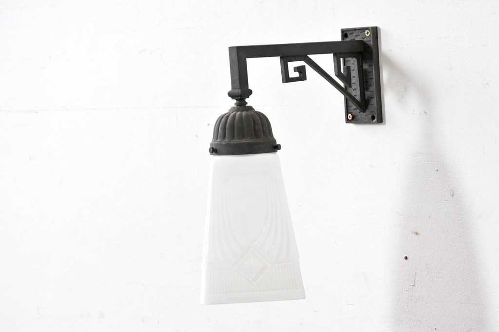 和製アンティーク　希少デザイン　大正ロマン薫る洋館スタイルのウォールライト　(R-086993)