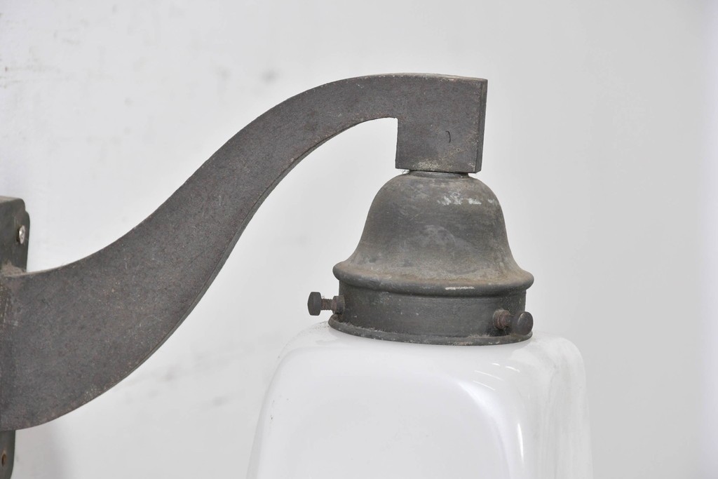 和製アンティーク　緩やかな曲線アームのウォールライト　(R-086994)