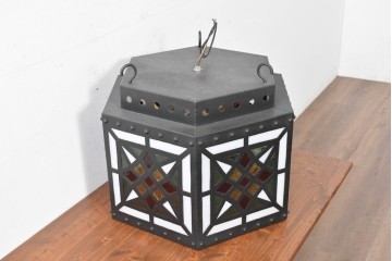 中古　金工職人　飯野歌之助作　幾何学的なステンドグラスのデザインが目を引くペンダントライト　(R-086997)