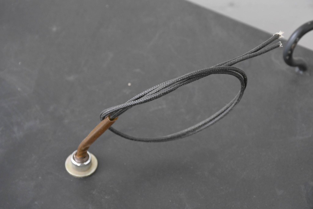 中古　金工職人　飯野歌之助作　幾何学的なステンドグラスのデザインが目を引くペンダントライト　(R-086997)